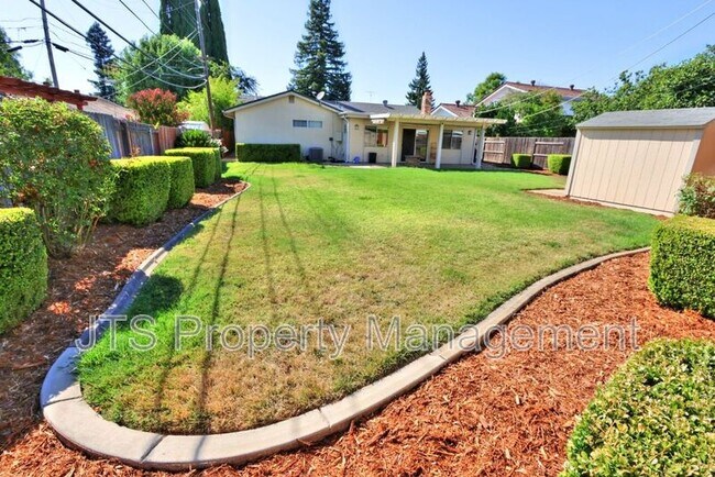 Building Photo - 2128 W La Loma Dr