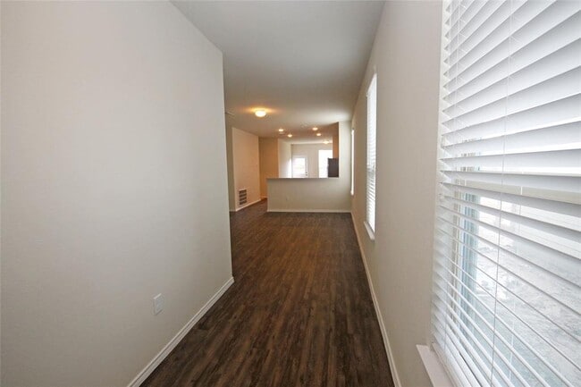 Building Photo - 4415 Iron Horse Dr