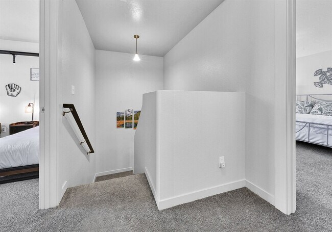 Building Photo - 159 W Peach Springs St