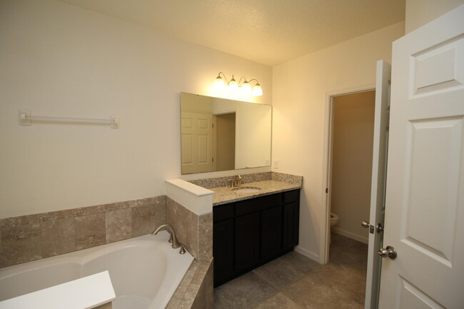 Building Photo - 4468 Alligator Flag Cir