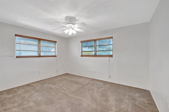 Building Photo - 9121 SW 54th Pl