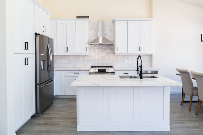 Building Photo - Beautiful updated 4 bedroom plus, 2 bath home in Chandler