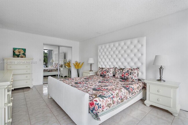 Building Photo - 1000 Parkview Dr