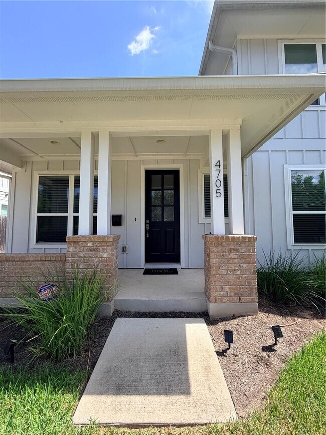Building Photo - 4705 Rosedale Ave