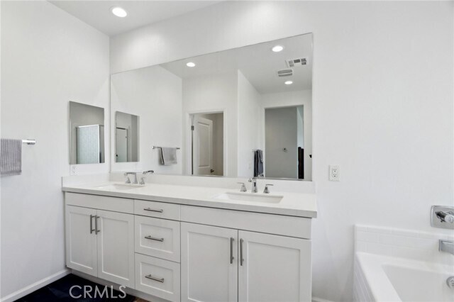 Building Photo - 25220 Golden Maple Dr