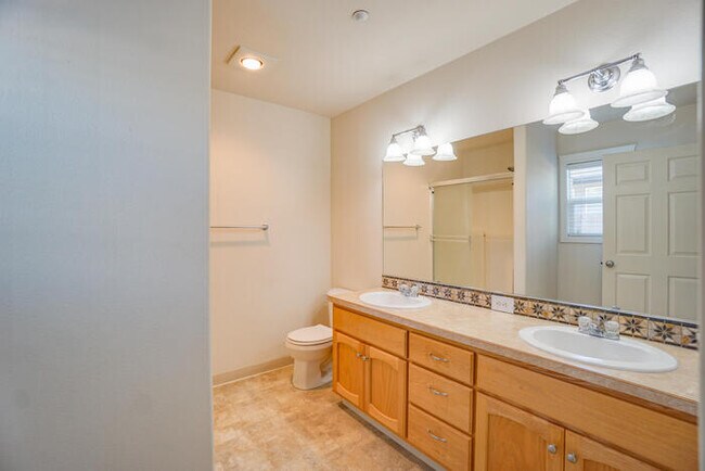 Building Photo - BEAUTIFUL THREE BEDROOM HOME IN VANCOUVER
