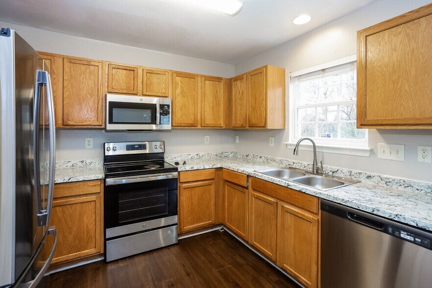 Building Photo - 7103 Fox Point Dr