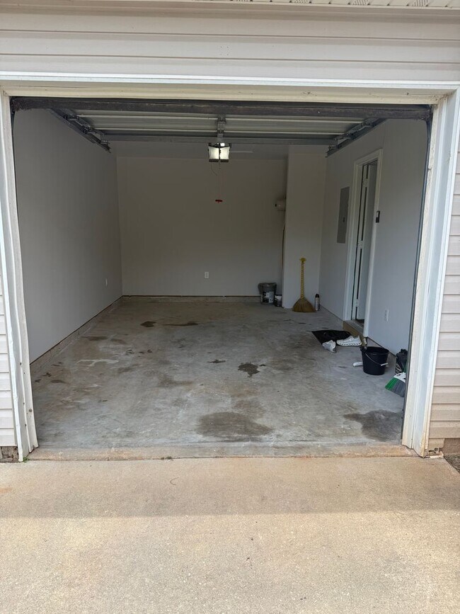 Building Photo - Immaculately Clean 3Bed/2Bath home for lease in Jonesboro