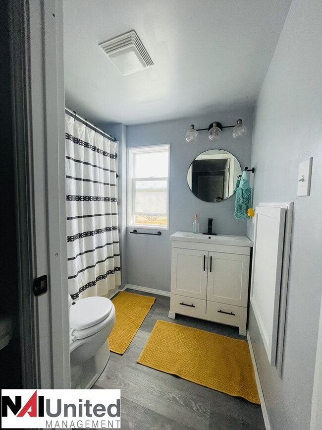 Building Photo - Five bedroom, Two and a half bath home for rent