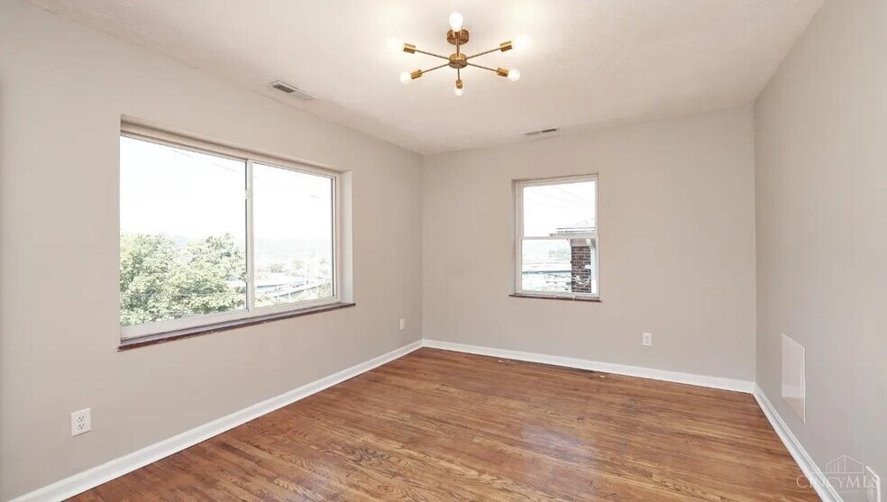 Building Photo - 2992 W McMicken Ave