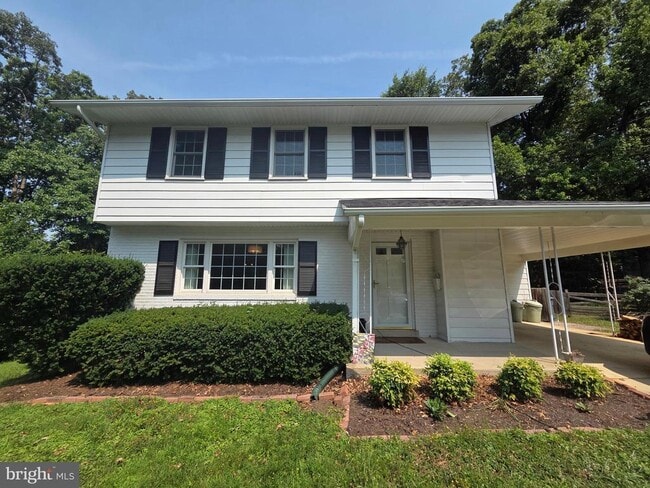Building Photo - 111 Tamarisk Ct