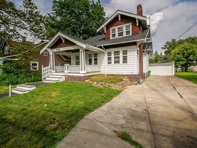 Primary Photo - 1163 S. Green