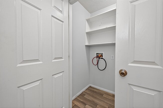 Building Photo - 16414 Sylvan Dale Dr