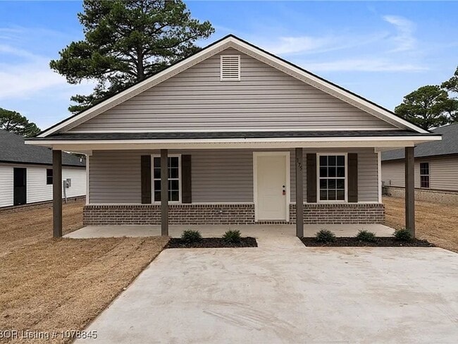 Building Photo - Three Bedroom/Two Bath Home