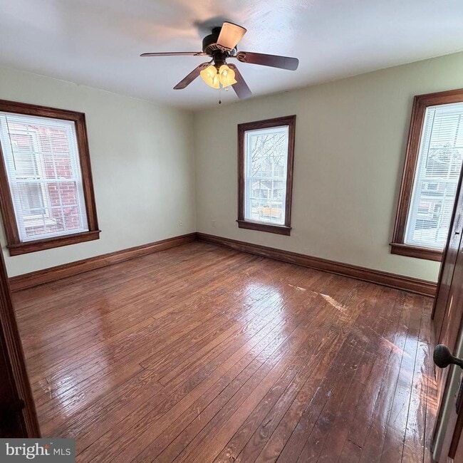 Building Photo - 235 Park Ave