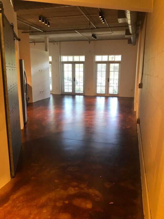 Building Photo - 2064 Herschel St