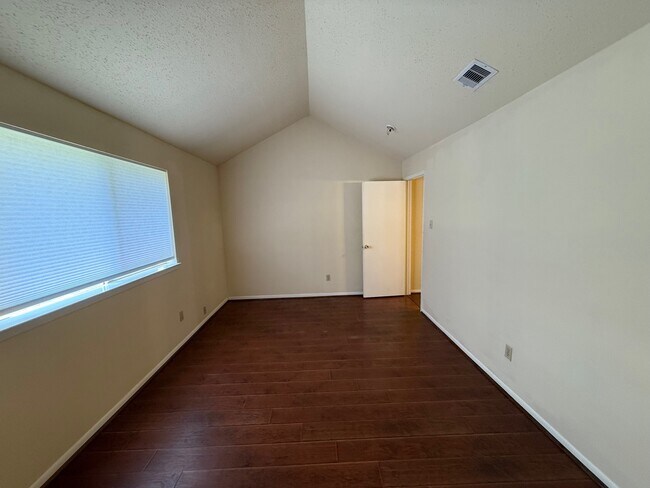 Building Photo - 3922 Issacks Way