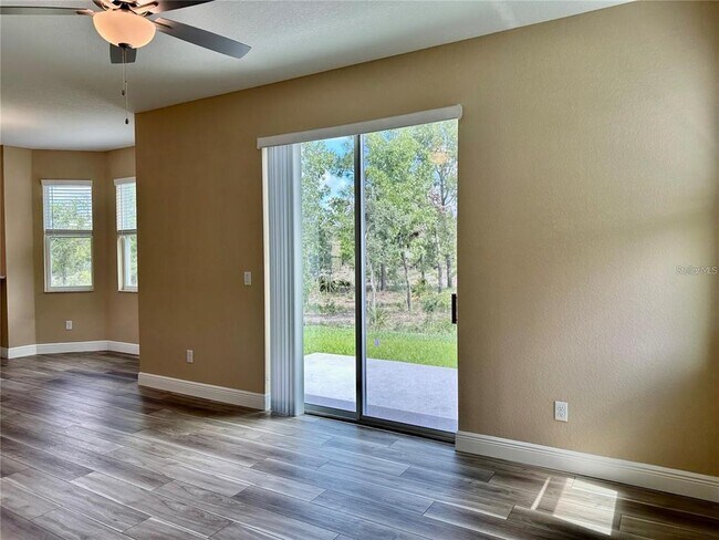 Building Photo - 13075 House Finch Rd