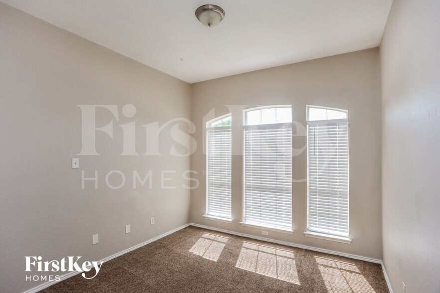 Building Photo - 635 St Eric Dr