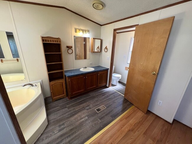 Building Photo - 3 Bed 2 Bath Updated Mobile Home w/ Fenced...