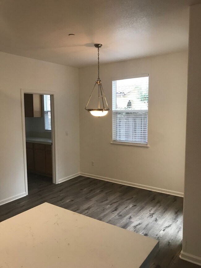 Building Photo - 4BR|2.5BA Townhome w/Garage|Yard|Water |Se...