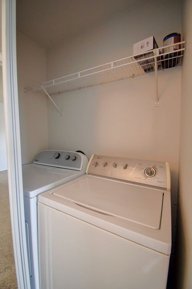 Building Photo - 2 Bedroom 2 Bath Condo on 9th East!!!