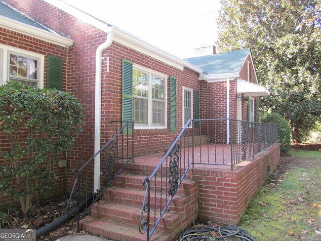 Building Photo - 6739 S Sweetwater Rd