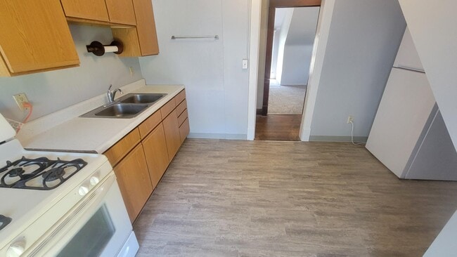 Building Photo - 20 N Willow St