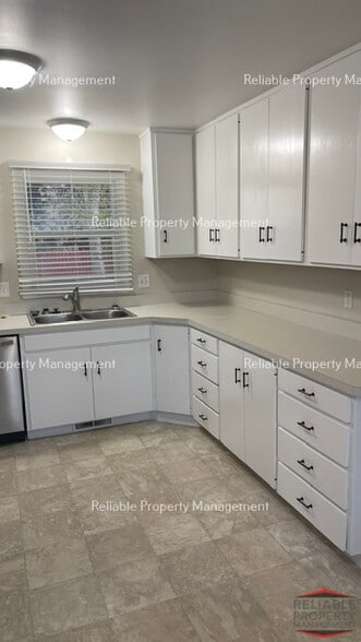 Building Photo - 890 John Adams Pky