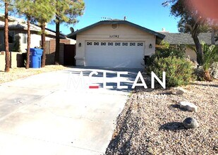 Building Photo - Three Bedroom Home in Desert Hot Springs