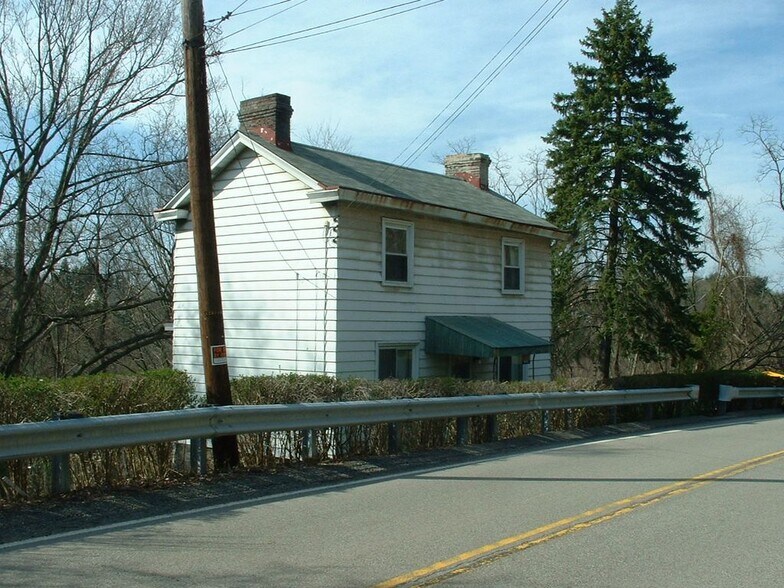 Building Photo - 4561 Mt Troy Rd