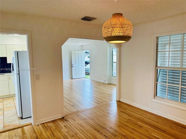 Building Photo - 3927 SW 64th Ave