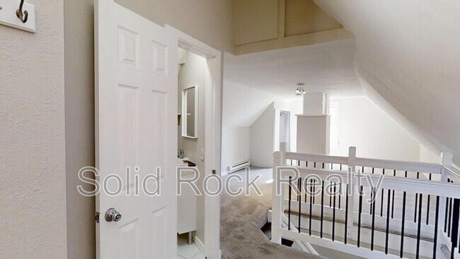 Building Photo - 219 N Institute St