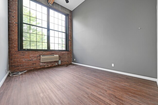 Building Photo - 384 Trenton Ave