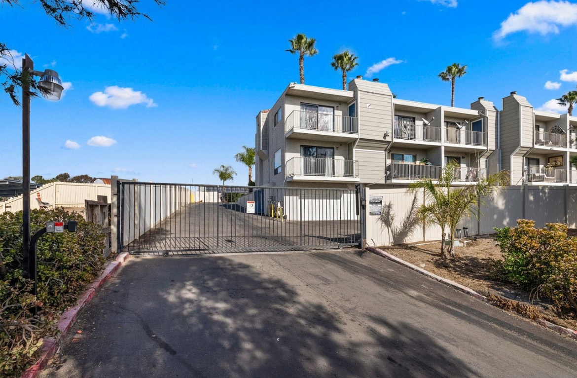 Building Photo - 4646 Hartley St