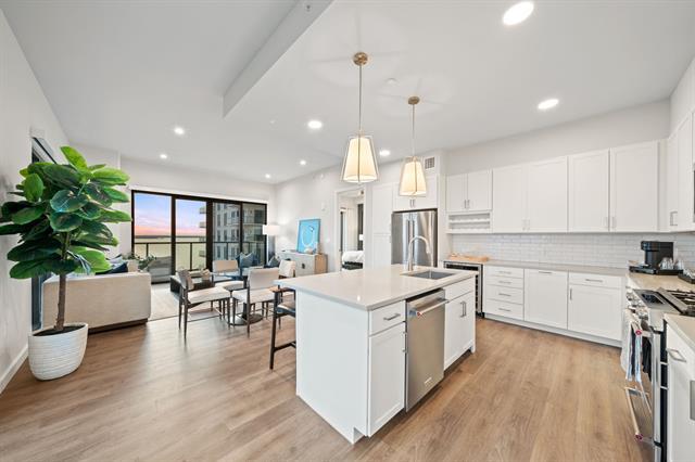 Building Photo - 3111 Sunset Blvd