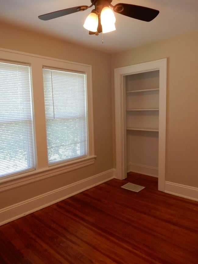 Building Photo - Grandin Court Foursquare convenient to SW ...