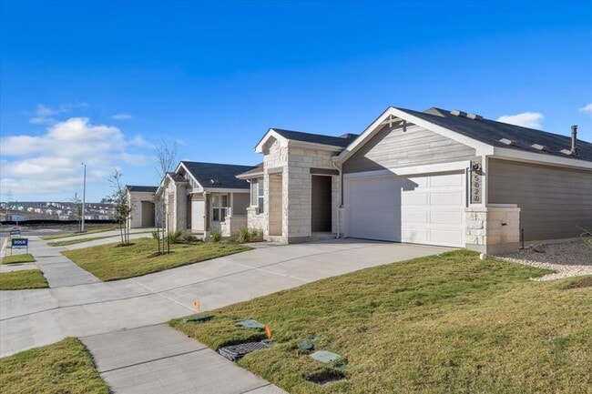 Building Photo - 5020 Hazelnut Ln