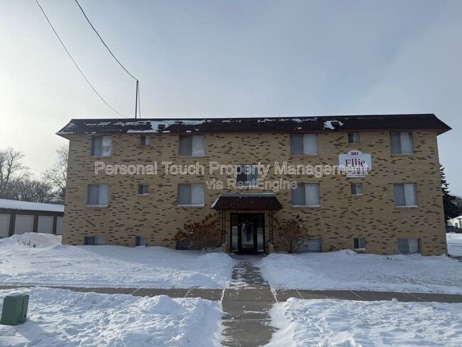 Building Photo - 301 6th St S