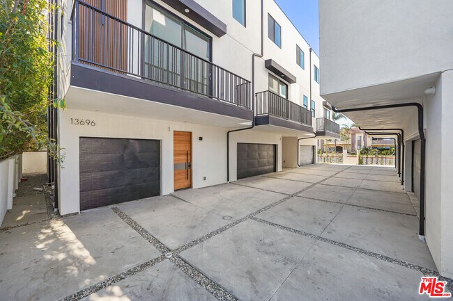 Building Photo - 13692 Erwin St