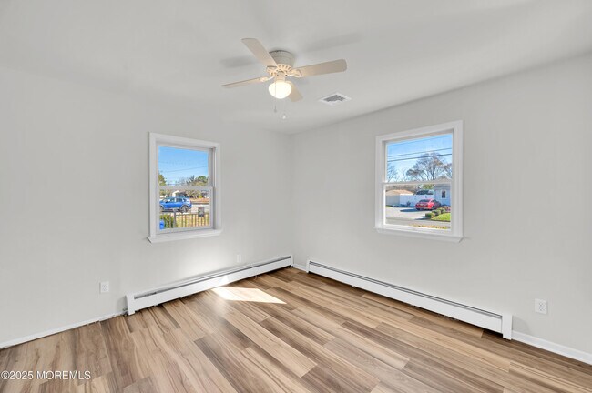 Building Photo - 251 Sprucewood Dr