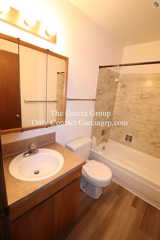 Building Photo - 3712 S Kelly Ave