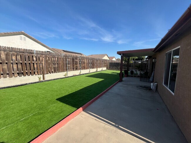 Building Photo - Charming home for rent in Visalia *RENT REDUCED*