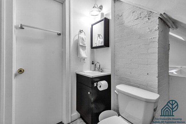 Building Photo - Furnished 4-Bedroom, 2.5-Bath Apartment near Elmwood Village
