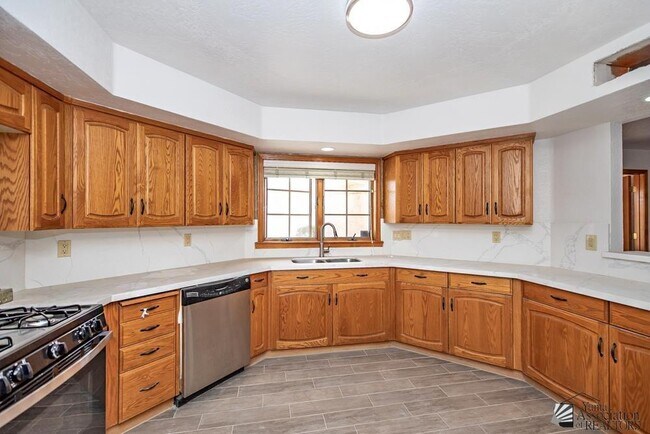 Building Photo - 2136 S 14th Ave
