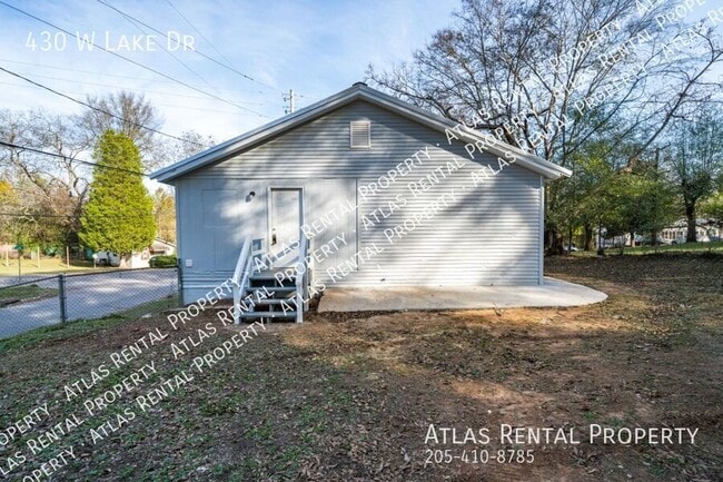 Building Photo - 430 W Lake Dr