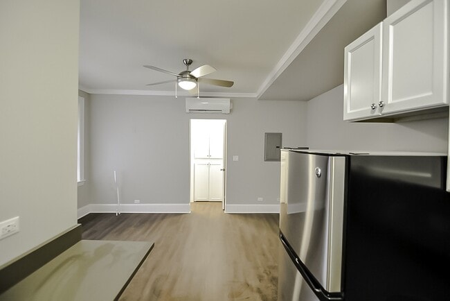 Building Photo - 817 W Lakeside Pl