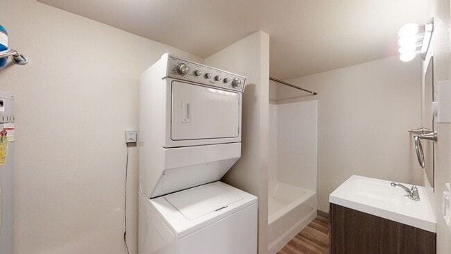 Building Photo - Charming 2 Bedroom Duplex - Granite Counters, Plank Flooring, Fully Fenced, Storage Shed!