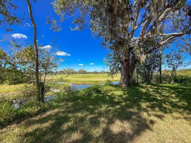 Building Photo - 2BR | 2Bath Central Sarasota Townhouse
