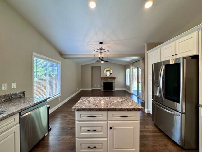 Building Photo - Available for LEASE! 3 bedroom 2 bathroom ...